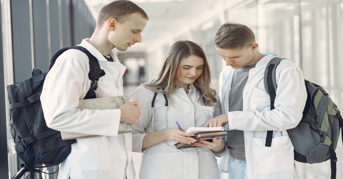 medical students on rounds